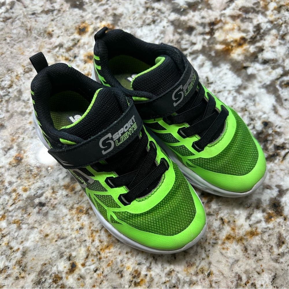Skechers Sport Green and Black Light Up Sneakers Kids Size 10